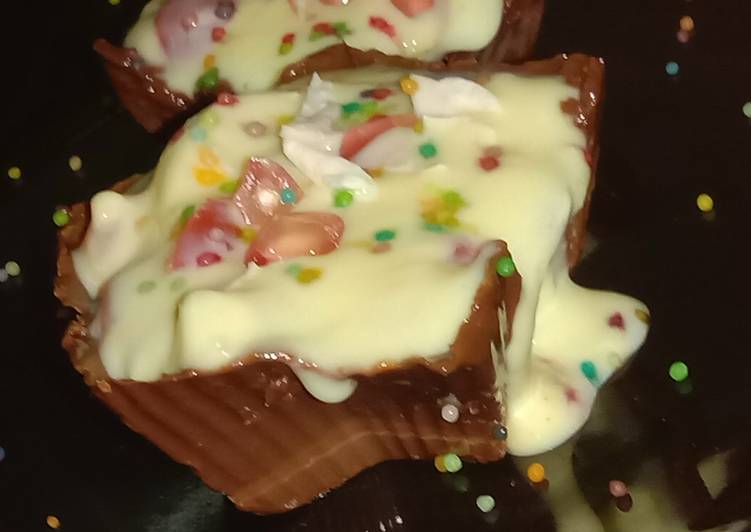 How to Prepare Perfect Fruits &amp; nuts custard in choco cups