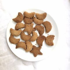 A picture of Chand Biscuits/Moon Cookies.