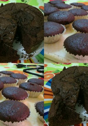 Una foto de Torta y cupcake de chocolate- La mezcla sirve para ambas