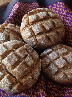 A picture of German Sourdough Rye Bread Rolls (Roggenmischbrötchen).