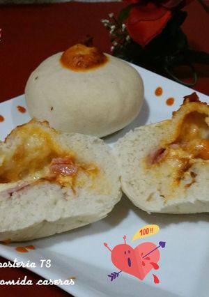 Una foto de Bollos rellenos de jamón york y queso