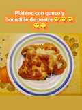 Postre de plátano con bocadillo y queso