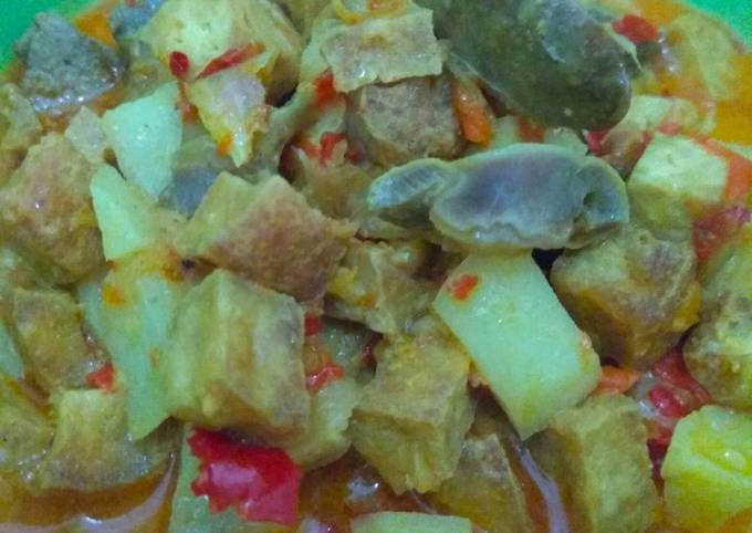 Sayur ketupat (sambal goreng ati ampela)