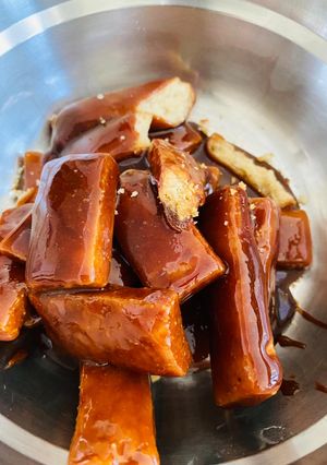 गुड़ के नमकपारे (Gur ke namakpare recipe in Hindi) रेसिपी मुख्य फोटो