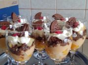 Una foto de postre trifle
