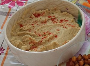 Una foto de Hummus de garbanzo clásico