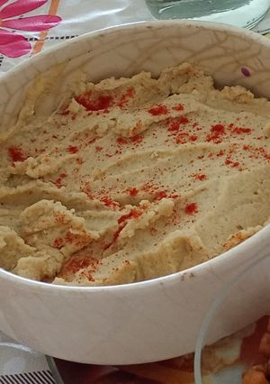 Una foto de Hummus de garbanzo clásico