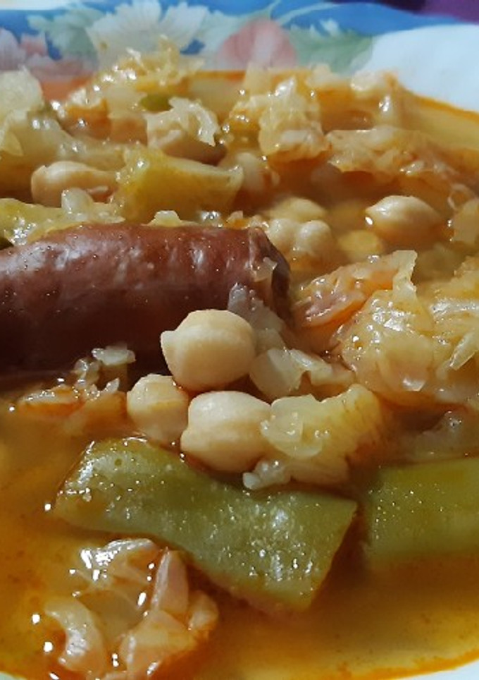 Una foto de Guiso de garbanzos con repollo y judías verdes en olla rápida