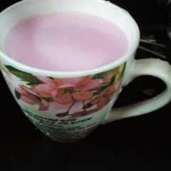 A picture of Roohafza milkshake.