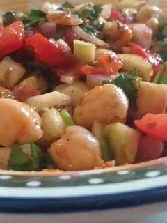 છોલે સલાડ (Chhole Salad Recipe In Gujarati) રેસીપી મુખ્ય ફોટો
