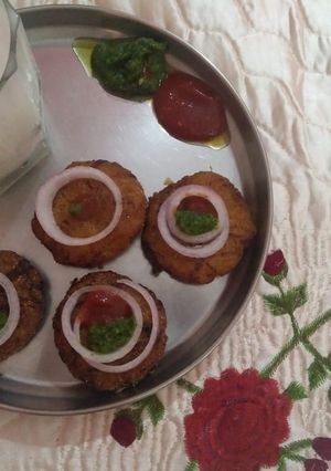 A picture of Suji Potato patties.
