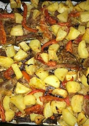 Una foto de Matambre con papas y verduras a la mostaza