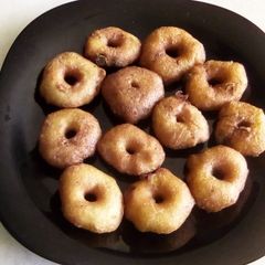 A picture of Medhu vadai.