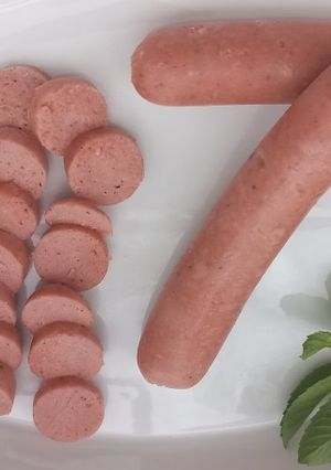 عکسی از دستور سوسیس خانگی بی نظیر با گوشت بوقلمون👌🦃🌭