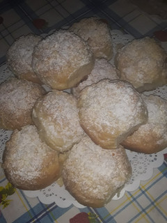 Una foto de Bollitos o facturas con cobertura de coco