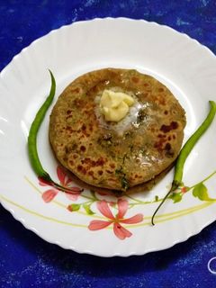 मटर पराठा (peas paratha recipe in Hindi) रेसिपी मुख्य फोटो