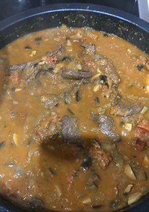 Una foto de Tiras de ternera en salsa de verduras y chorizo