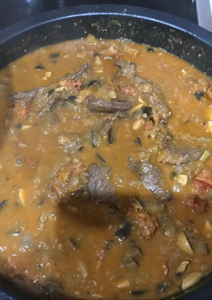 Una foto de Tiras de ternera en salsa de verduras y chorizo