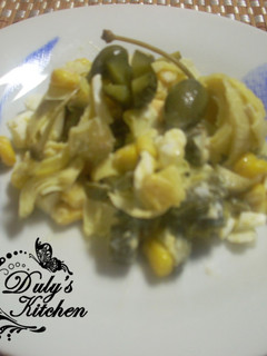 Una foto de Ensalada de alcachofas, pepinillos y alcaparras