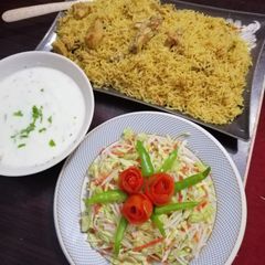 A picture of Chicken yakhni pulao.