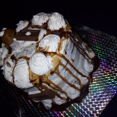 A picture of Home made whipped cream and how to decorate a cake with it.