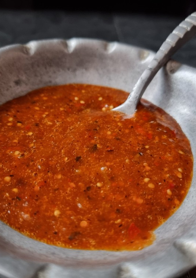 Una foto de Salsa de tomate y chiles secos