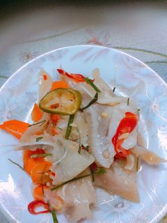 Hình của món Tai heo ngâm chua ngọt.