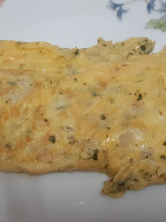 Una foto de Tortilla de gambas al ajillo