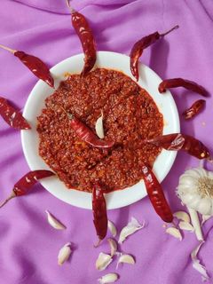 શેઝવાન ચટણી (Schezwan Chutney recipe in Gujarati) રેસીપી મુખ્ય ફોટો