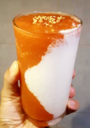 รูปของ Past-Its-Prime Papaya Kefir Lassi #zerowaste