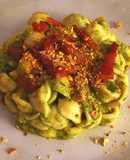 Orecchiette con pesto di olive taggiasche e guanciale croccante