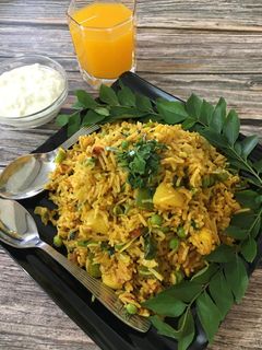 વધારેલા ભાત (Vagharela Bhat Recipe In Gujarati) રેસીપી મુખ્ય ફોટો