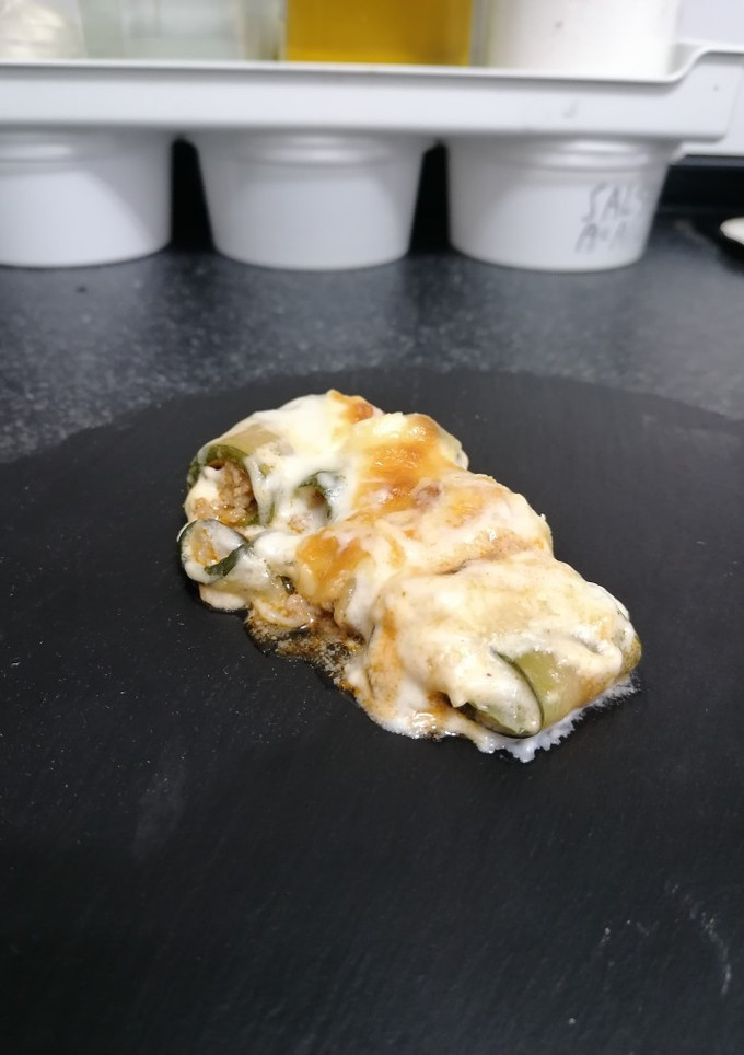 Una foto de Canelones de calabacín con carne