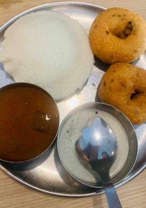सांबर बड़ा (sambar vada recipe in Hindi) रेसिपी मुख्य फोटो