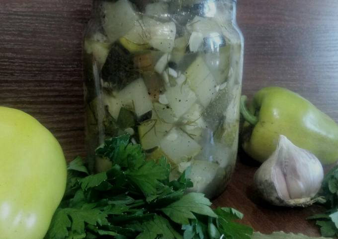 Салат из кабачков, перца и лука на зиму — рецепт с фото пошагово