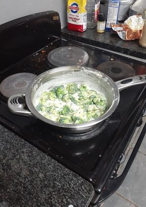 A picture of Creamy broccoli.