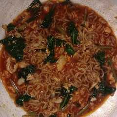 A picture of Mie Dog Dog Rawit.