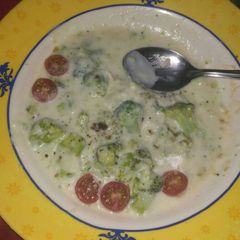 Broccoli with white cream & cheese A picture of Broccoli with white cream & cheese.
