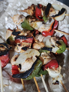 Una foto de Brochette de pollo, fáciles, rápidos y ricos! 😋