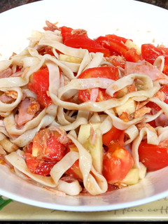 Una foto de Ensalada de tallarimis