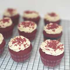 รูปของ Red Velvet Cupcake with Creamcheese Frosting