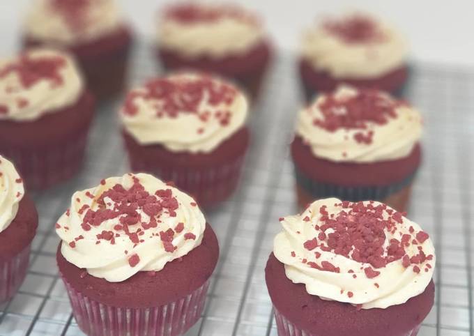 Resep Red Velvet Cupcake with Creamcheese Frosting, Lezat