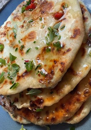 Une photo de CHEESE NAAN À LA VACHE 🐄 KIRI