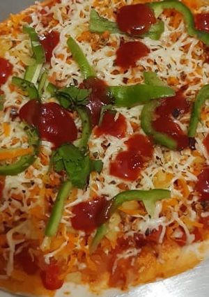 પીઝા (Pizza recipe in Gujarati) રેસીપી મુખ્ય ફોટો