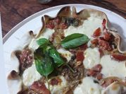 Una foto de tarta caprese sin crema