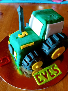 John Deere traktor torta~kakaós-nutellás krémmel töltve (Via) recept fotója