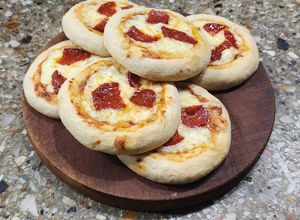 Una foto de Pizzetas perfectas en 40 minutos! - No derrames más el queso 🧀!