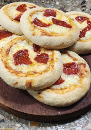 Una foto de Pizzetas perfectas en 40 minutos! - No derrames más el queso 🧀!