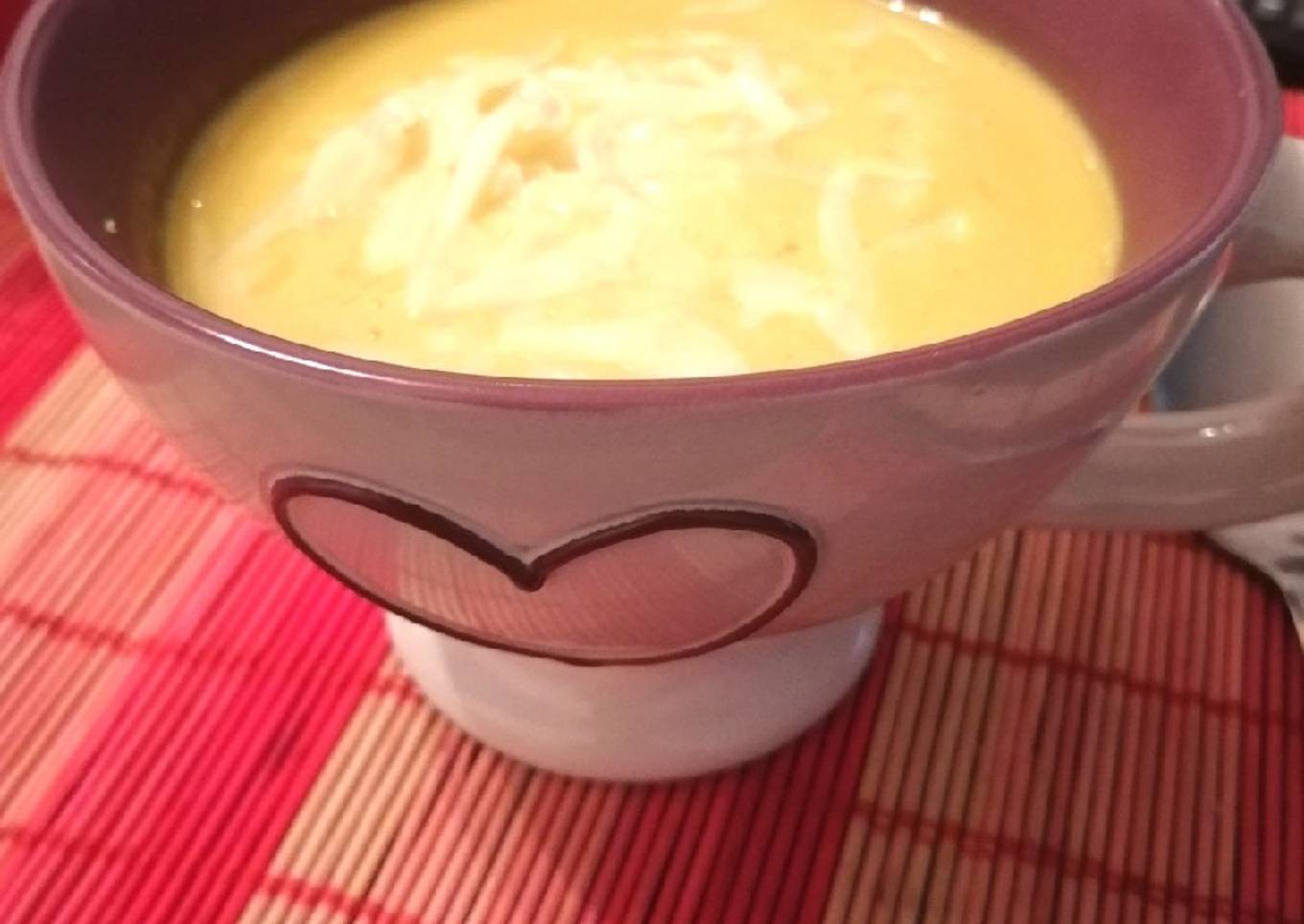 Sopa cremosa de calabaza y verdeo