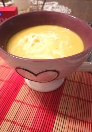 Una foto de Sopa cremosa de calabaza y verdeo